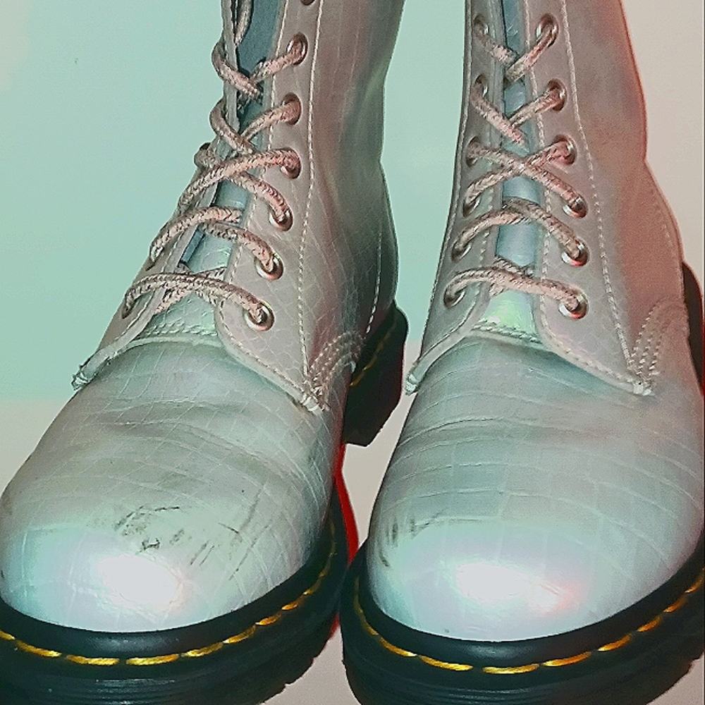 Dr Martens women's boots like new!!